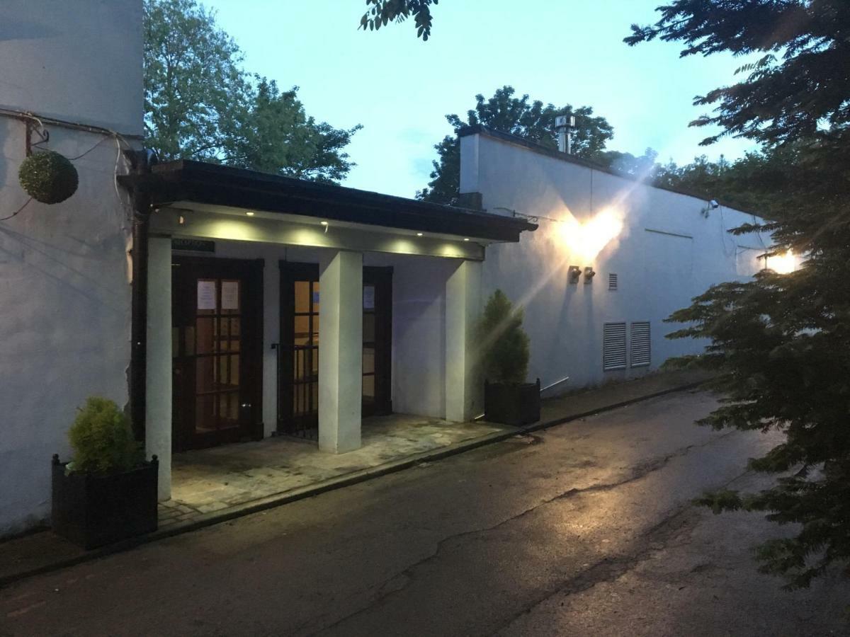 Cedar Tree Hotel Рагли Экстерьер фото